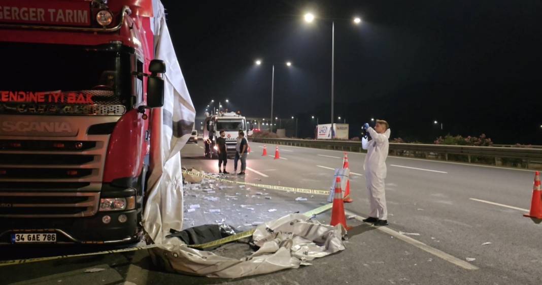 Patlayan lastiğini kontrol eden TIR sürücüsü feci şekilde can verdi 5